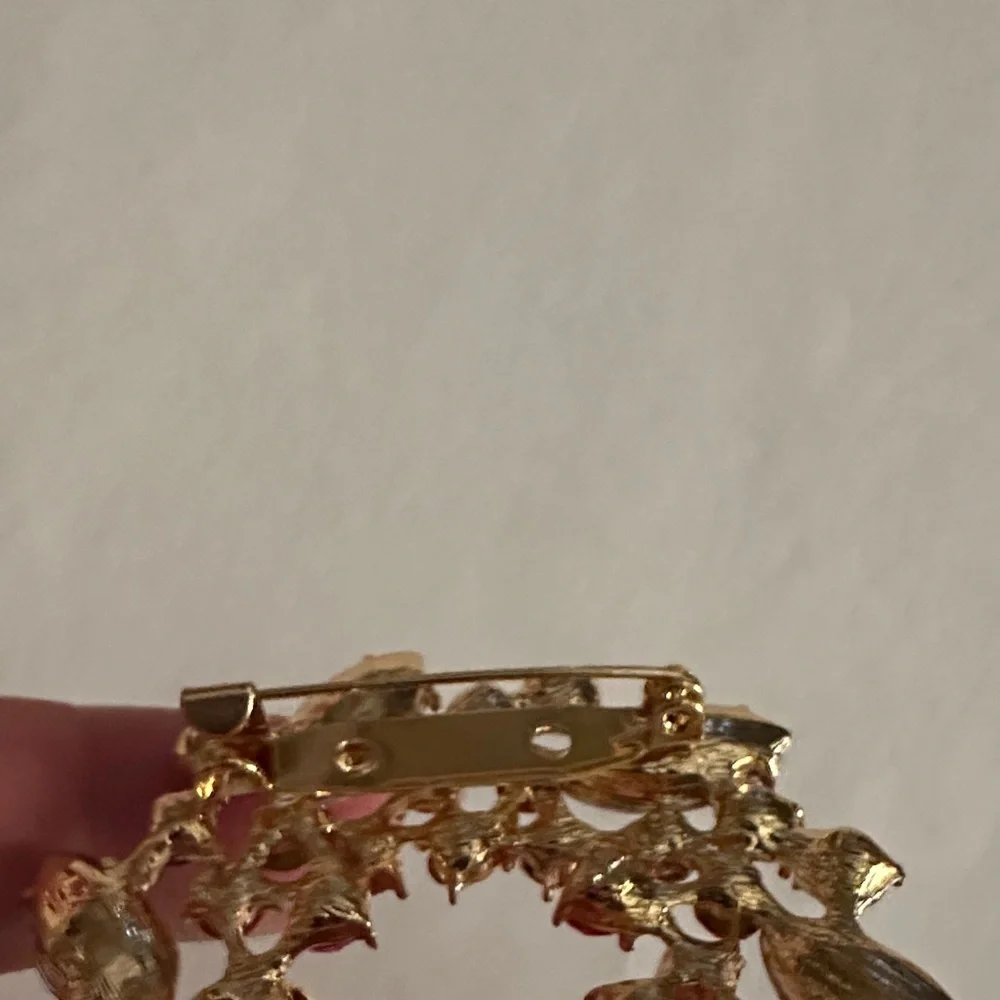Sparkling Pink Gemstone Brooch - Picture 3 of 5